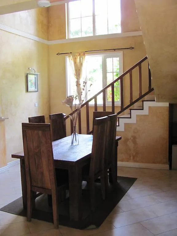 Villa Dorado
